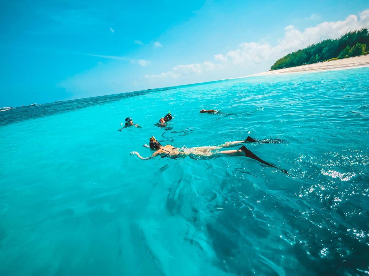 Zanzibella Hotel & Spa Кивенга Екстериор снимка Snorkeling in the Maldives