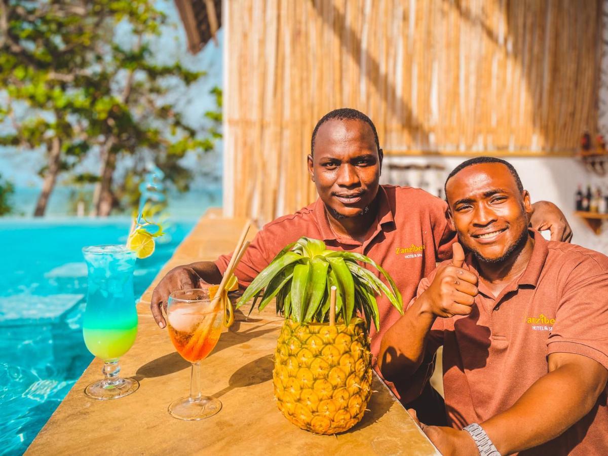 Zanzibella Hotel & Spa Кивенга Екстериор снимка Two men in Zanzibar