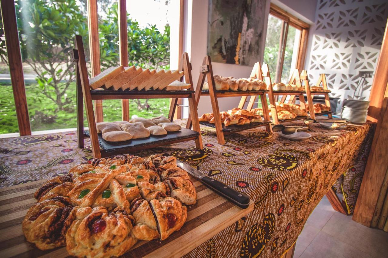 Zanzibella Hotel & Spa Кивенга Екстериор снимка A selection of pastries at a buffet