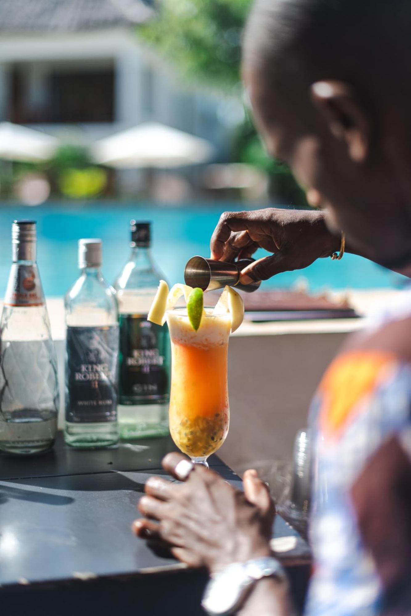 Zanzibella Hotel & Spa Кивенга Екстериор снимка A bartender preparing a cocktail