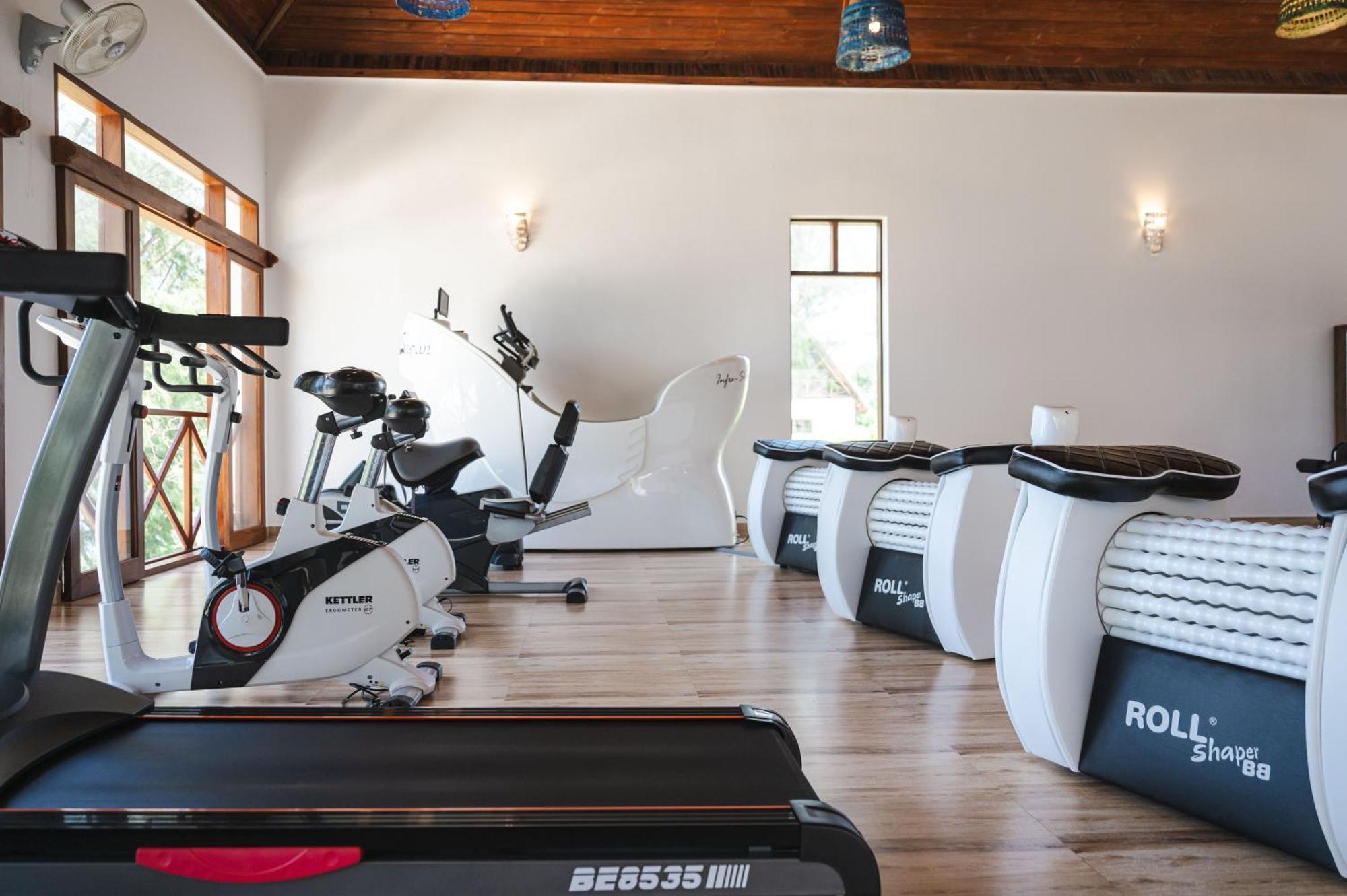 Zanzibella Hotel & Spa Кивенга Екстериор снимка The gym at the resort